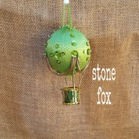Lime Heißluftballon Weihnachtsbaumschmuck Hellgrün & Gold St. Patrick's Day Baum Babys First Xmas Größe 3 "Zoll Handgefertigt Bruchsicher von StoneFoxArts