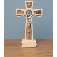 St. Benedikt Limestone Standing Cross Einzigartige Holzintarsien von StoneFullOFStories