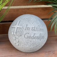Grabschmuck Grabkugel Kugel in Stillem Gedenken Steinguss Frostfest von StoneandstyleDE