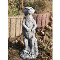 Steinfigur Erdmännchen Stehend Steinguss Frostfest Wetterfest Gartenfigur von StoneandstyleDE