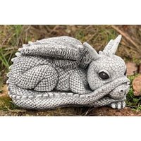 Stone & Style Steinfigur Drache Gonzo Frostfest Wetterfest Gartenfigur Stone & Style Steinfigur Drache Gonzo Frostfest Wetterfest Gartenfigur von StoneandstyleDE