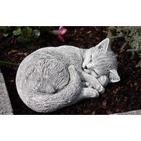Stoneandstyle Steinfigur Katze Schlafend Eingerollt Frostfest Gartenfigur Steinguss von StoneandstyleDE
