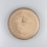 Handgefertigter Steinzeug-Speiseteller Beige, Einzigartige Handgefertigte Große Runde Keramik-Teller, Handgefertigtes Natürliches von Stonessa