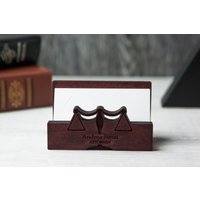 Anwalt-Kartenhalter, Personalisierte Anwalt Geschenk, Visitenkarte Halter Für Schreibtisch, Holz Benutzerdefinierte Geschenk Anwalt-Kartenhalter, Personalisierte Anwalt Geschenk, Visitenkarte Halter Für Schreibtisch, Holz Benutzerdefinierte Geschenk von StoreWoodUA