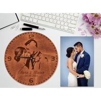 Personalisierte Wanduhr Mit Fotos, Holzuhr Personalisiert, Personalisiert Holz, Jahrestagsgeschenke Uhr, Uhr Individueller Gravur von StoreWoodUA