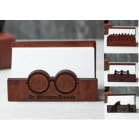 Visitenkartenhalter Für Schreibtisch Personalisiert, Optometrist Geschenk, Augenarzt Geschenk, Holz Schreibtisch, Kartenhalter Display von StoreWoodUA