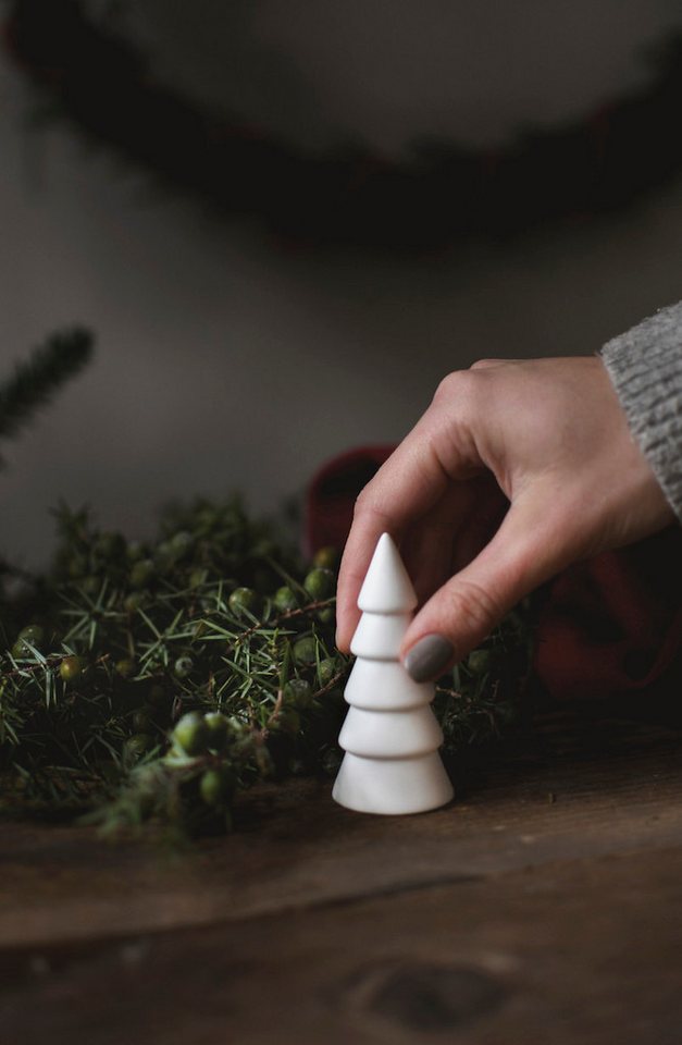 Storefactory Dekobaum Granskog Tannenbaum Keramik weiß H9cm, Dekofigur aus Keramik von Storefactory