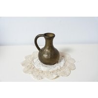 Vintage Krug Aus Massiver Bronze - Hand Gegossener Minikrug, Balkan-Volksgefäß, Mid-Century Rustikales Dekor von StoriesInVintage