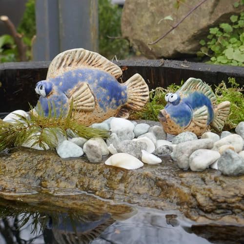 Storm's Gartenzaubereien Maritime Deko Keramikfische im 2er Set - Lustige Gartenfigur - Tischdeko Blau, für Innen und Außen - Geschenk für Angler von Storm's Gartenzaubereien