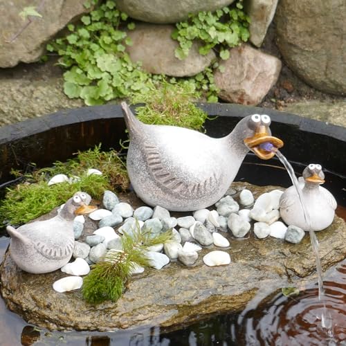 Wasserspeier Ente mit 2 Kindern - mit Pumpe - Keramikfigur, Ideal für Miniteiche & Gartenbrunnen - Gartendeko von Storm's Gartenzaubereien