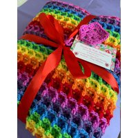 Häkeln Waffel Pram Decke - Wunderschöne Regenbogen Hell Oder Pastell von StoryBlankets