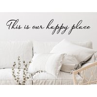 Dies Ist Unser Happy Place Cursive | Wandtatzug Wohnzimmer Wandtatz Wandsticker Wand Dekor Familienzimmer Aufkleber Wandbeschriftung von StoryOfHomeDecals