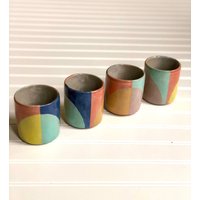 Dorfbogen-Tasse von StrangeJoyStudio