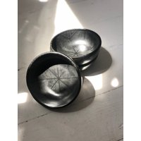 Handgefertigt - Kurze Keramik Schale - Geometrisch Schwarz Auf von StrangeJoyStudio