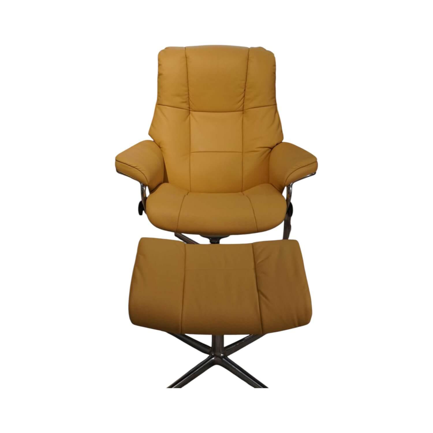 Mayfair M Leder Beige Gestell Cross Silber Inklusive Hocker Mayfair M Leder Beige Gestell Cross Silber Inklusive Hocker von Stressless
