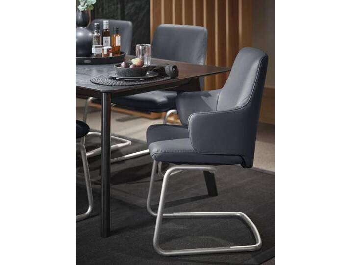 Polsterstuhl STRESSLESS Laurel , blau (atlantic blau batick, schwarz matt), B:58cm H:92cm T:60cm, Leder BATICK: BATICK ist ein leicht korrigiertes, durchgefärbtes und genarbtes Möbelleder, bei dem die meisten Unebenheiten und Spuren in der Regel entfernt wurden., Stühle, Low Back mit Armlehne, Größe L, mit Beinen aus Stahl in Schwarz matt von Stressless