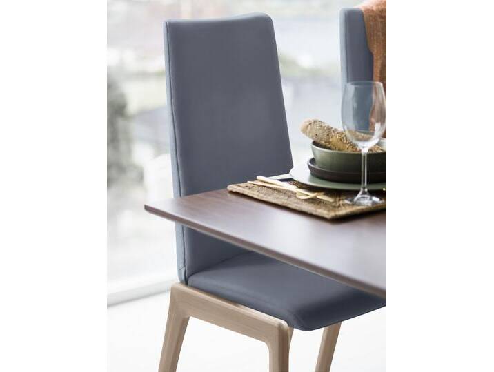 Polsterstuhl STRESSLESS Laurel , blau (sparrow blau paloma, schwarz), B:57cm H:105cm T:60cm, Leder PALOMA: PALOMA ist ein durchgefärbtes Semianilin-Möbelleder mit natürlicher Narbung., Stühle, High Back, Größe L, mit abgerundeten Beinen in Schwarz von Stressless