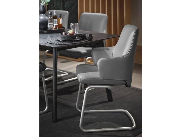 Polsterstuhl STRESSLESS Laurel , grau (wild dove batick, schwarz matt), B:58cm H:92cm T:60cm, Leder BATICK: BATICK ist ein leicht korrigiertes, durchgefärbtes und genarbtes Möbelleder, bei dem die meisten Unebenheiten und Spuren in der Regel entfernt wurden., Stühle, Low Back mit Armlehne, Größe L, mit Beinen aus Stahl in Schwarz matt von Stressless