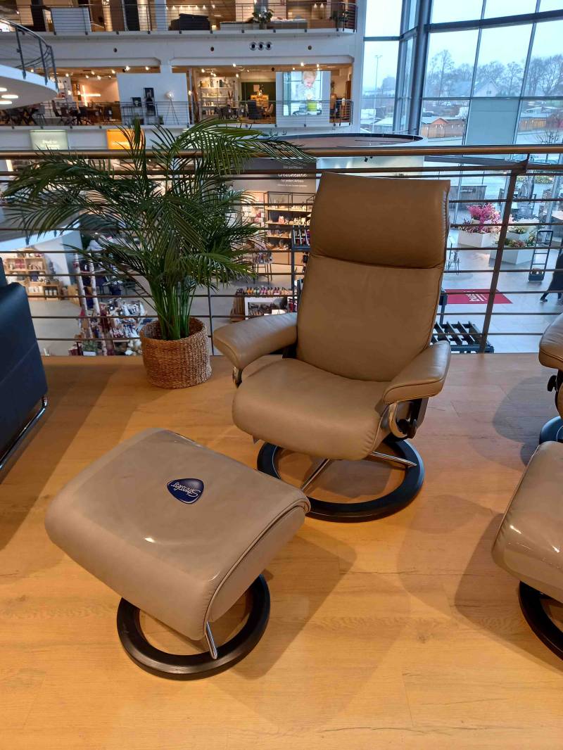 Stressless Sessel mit Hocker Aura (S) in Leder Paloma silver grey von Stressless