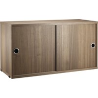 String Furniture - Schrank mit Schiebetüren von String Furniture