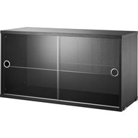String - Vitrinenschrank mit Schiebetüren in Glas 78 x 30 cm, Esche schwarz gebeizt von String Furniture