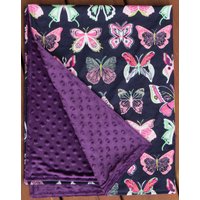 Moderne Handgemachte Baby Mädchen Minky Decke, Baby-Decke, Krippe Decke von StripesFloralsSolids