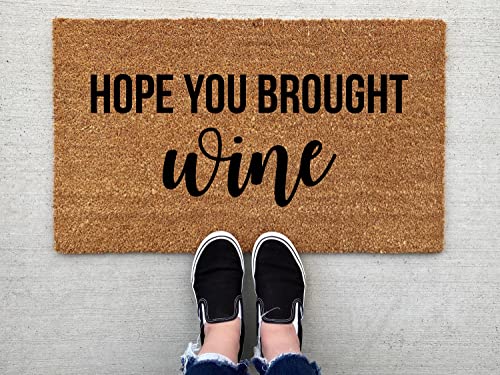 Fußmatte mit Aufschrift "Hope You Brought Wine", Veranda-Dekoration, lustige Fußmatte, lustige Fußmatte, rutschfeste Unterseite, für drinnen und draußen, Einweihungsgeschenk, 40 x 60 cm von Strunt