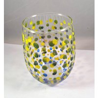 Handbemaltes Stammloses Weinglas Mit Grün-Blau-Gelben Punkten von Studio729