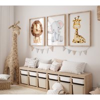 3Er Set Dschungeltier Poster | Kinderzimmer Deko Safari Abenteuer Löwe Elefant Giraffe Wandbild von StudioArtify