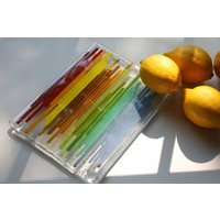 Käseplatte Aus Geschmolzenem Glas, Mehrfarbig Gestreiftes Modern, Frisch, Minimalistisch, Geschirr, Servierplatte, Studioatpennylane von StudioAtPennyLane