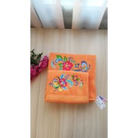 Set Orange Frottee Handtücher Mit Blumenstickerei. Größe 50-90cm Und 65-130 cm von StudioClothingLADI