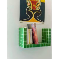 Fliesenregal Bücherregal - Handgefertigtes Fliesenwandregal Modernes Mosaik-Ausstellungsregal Anpassbare Keramikaufbewahrung Retro-Wohndekor Fliesenregal Bücherregal - Handgefertigtes Fliesenwandregal Modernes Mosaik-Ausstellungsregal Anpassbare Keramikaufbewahrung Retro-Wohndekor von StudioCubbe