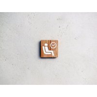 Schild Für Das Wartezimmer Eines Arztes, Zahnarztes Oder Fachmanns Aus Holz Mit Eingraviertem Und Weiß Lackiertem Piktogramm von StudioDoucine