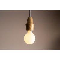 Pendelleuchte Mit Holzelement Leinenkabel Und Baldachin Aus Massivem Eichenholz von StudioHaran