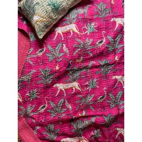 Hot Pink Gepard Dschungel Kantha Quilt Königin Reine Baumwolle Decke Tagesdecke Bettdecke Boho von StudioNakro