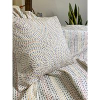 Mehrfarbige Kantha Weiß Quilt Queen Pure Cotton Überwurf Decke Tagesdecke Bettbezug Boho Gudari Housewarming Geschenk von StudioNakro