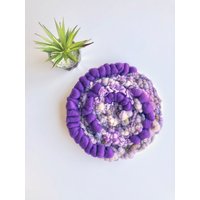 Amethyst Kristall 12-Zoll Runde Gewebte Wandbehang von StudioSeespriya