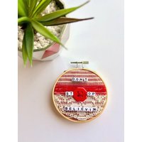 Don't Stop Believin 3-Zoll-Multimedia-Stoff-Collage-Hoop von StudioSeespriya