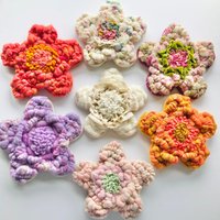 Flower Power Mini Blume Gewebte Wandbehang von StudioSeespriya