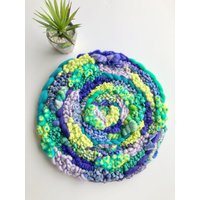Neon Frühling 16 Zoll Rund Gewebt Wandbehang von StudioSeespriya