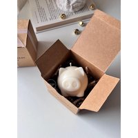 New Year Piggy Candle | Neujahrsgeschenk Schweinchen Kerze Silvestergeschenk von StudioSoulCandles
