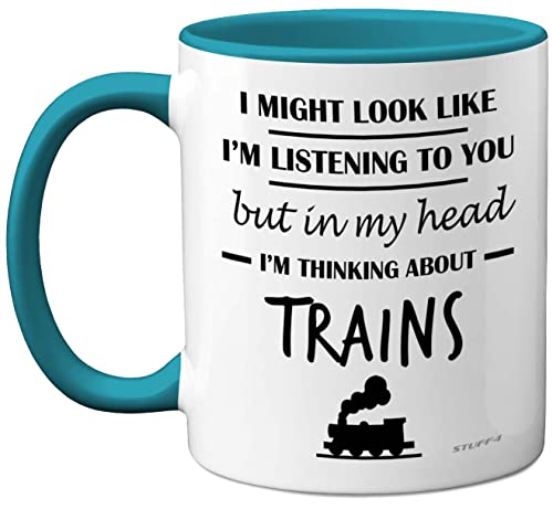 Stuff4 Kaffeebecher mit Dampflok-Design, Aufschrift In My Head I'm Thinking About Trains – lustige Geschenke für Zug-Spotting-Enthusiasten, Zug-Spotter-Geschenke, 325 ml, Keramik, hellblauer Griff von Stuff4