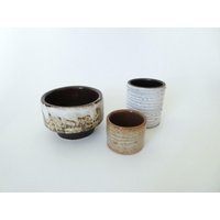 Set Aus Drei Planztöpfen Vasen Gefäßen 60 Er Jahre in Braun, Karamell Und Creme-Tönen Unterschiedliche Tonsorten, Hersteller Unbekannt Chips von StuggiVintage