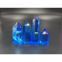 Blaue Aura Quarz Kristall Punkt Turm Regenbogen Blau Obelisk Stehen Zauberstab Heilung Reiki-Kristall-Gitter-Generator-Dekor von StunningGem