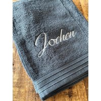 Personalisiertes Handtuch - Mit Name Bestickt | Gäste-, Bade-, Sauna- Duschtuch in Verschiedenen Größen von Styleaufdruck