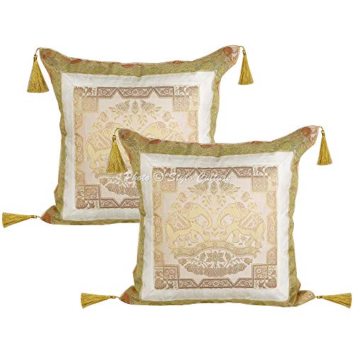 Stylo Culture Dekorativ Brokat Ethnish Sofa Kissenbezüge 45 x 45 cm Weiß Gold 18x18 Jacquard Brokat Border Quasten Polydupion Seide Elefant Blumen Platz mit Reißverschluss Kopfkissenbezug | 2er Set von Stylo Culture