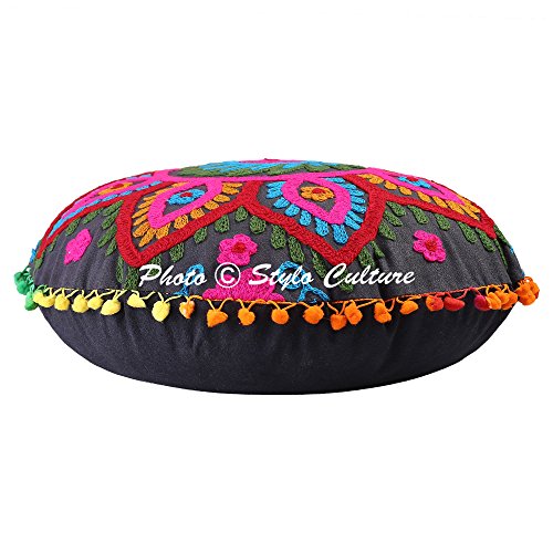 Stylo Culture Ethnisch Dekorativ Rund Bodensitzkissen 45 x 45 cm Klein Bodenkissen Patchwork Traditionell Schwarz Boho Gestickte Suzani Pom Pom Spitze Baumwolle Blumen Boden Sitzkissen Indien von Stylo Culture