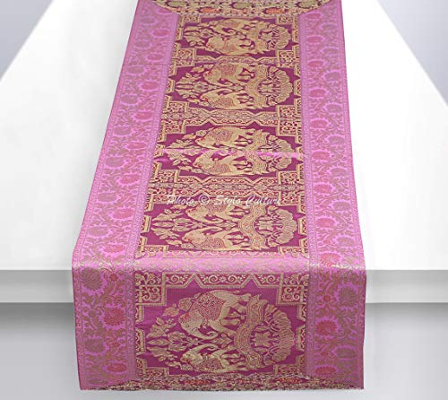 Stylo Culture Indische Dekorative Tischläufer Baby Pink Gold Elefant Blumen Bohemien Jacquard Tischdecke Rechteckig 5 Fuß Für Esstisch Brokat Rezeption Tischdekoration (40 x 152 cm) von Stylo Culture