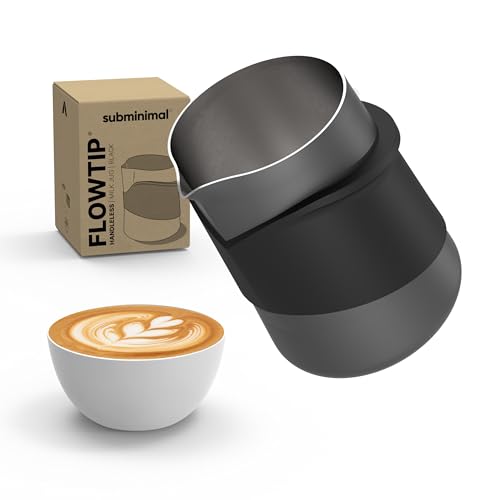 Subminimal FlowTip Handloser Krug | Milchaufschäumer, schäumender Krug für Premium-Kaffee im Barista-Stil, Cappuccino- und Latte Art Ausgießkrug mit ergonomischem, hitzebeständigem Griff, 450 ml, Weiß von Subminimal