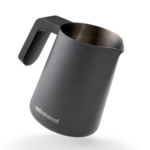 Subminimal FlowTip Barista Milchkännchen | Kochfeld Milchschaum Kännchen für Premium-Kaffeegetränke im Barista-Stil zu Hause | Cappuccino & Latte Art Gießkrug Spümaschinenfest | 450ml von Subminimal